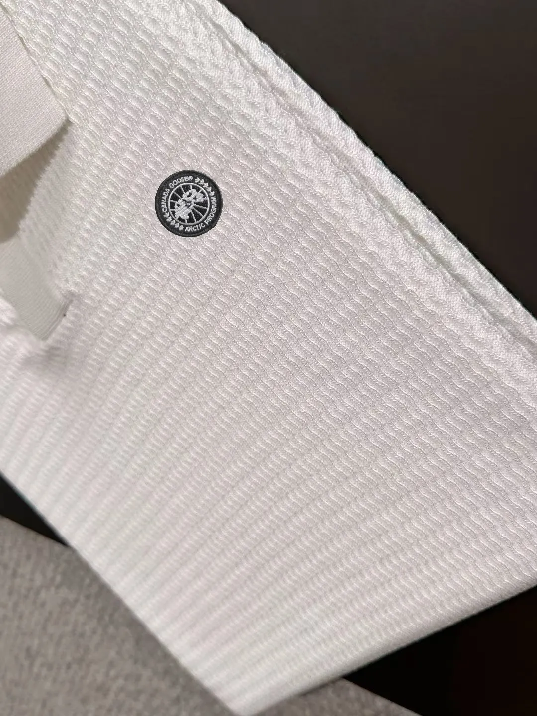 Next day shipment P300 High quality Big Goose 2025 new summer men's lapel short-sleeved knitted fabric Made of combed cotton yarn knitted cotton fabric, pure cotton high-weight special yarn, it feels full of weight when weighed, and the upper body is more textured than ordinary knitted fabrics. This texture can cope with the weather. Perfectly produced stitch by stitch according to the original version! Show nobility. Sizes: M to 3XL